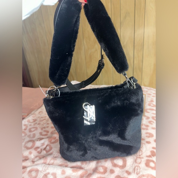 Steve Madden Handbags - Steve Madden black bvani shoulder bag